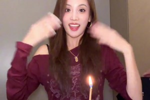 战胜公牛后湖人快乐的更衣室氛围🍾🎉