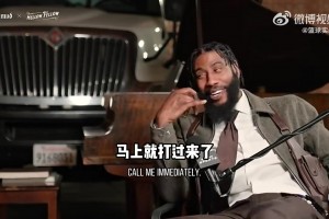 老詹搞笑的素材可真不少啊！都给现场球迷看乐了！😂