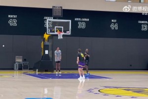 神仙颜值名模娇妻！NBA里最美老婆——霍福德爱妻？😍